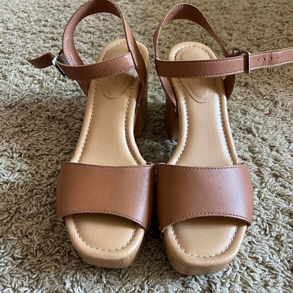 Universal-thread Women's Tan and Brown Courts size 7